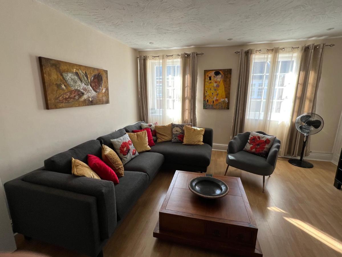 Stay In Yeovil Town Centre, Large 2 Bd Apt With Parking, Sleeps 4 Экстерьер фото